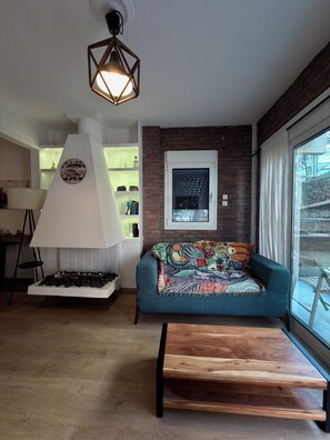 Living area - Cozy 1-bedroom apartment in beautiful Glifada with AC (Glifada)