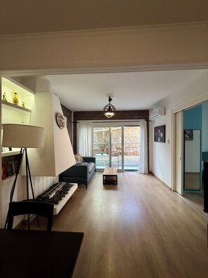 Living area - Cozy 1-bedroom apartment in beautiful Glifada with AC (Glifada)