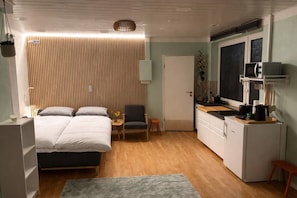 1 dormitori, un bressol de viatge, wifi gratuïta i roba de llit 