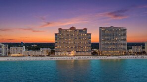 Beach nearby - Direct Beachfront condo in Gulf Shores! (Gulf Shores)