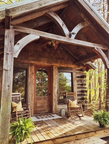 Cozy 1-bedroom Log cabin in Ten Mile with and kitchenette ,swimming pool.