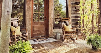 Cozy 1-bedroom Log cabin in Ten Mile with and kitchenette ,swimming pool.