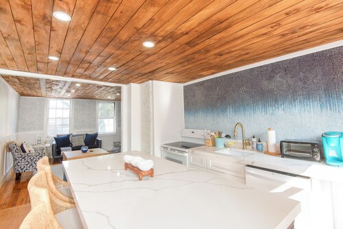 Stay in the Heart of Newport2