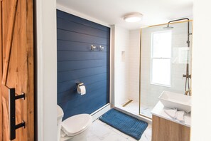 Hair dryer, towels, toilet paper - Stay in the Heart of Newport2 (Newport)