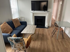 Living area - Stylish 3BR Apt in Savannah’s  Perfect for  Nurses, students  & Professionals! (Savannah)