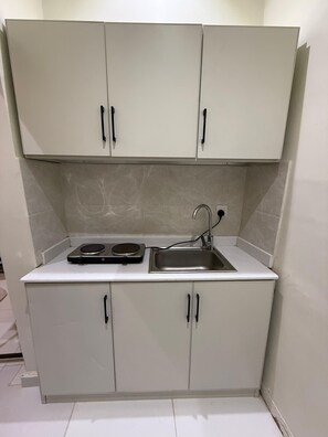 Fridge, oven, stovetop, coffee/tea maker - Self Checkin Studio - Olaya 203 (Riyadh)