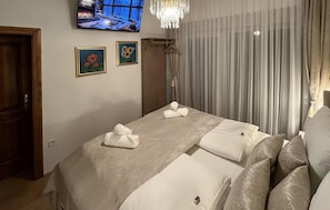 3 bedrooms, iron/ironing board, travel crib, free WiFi