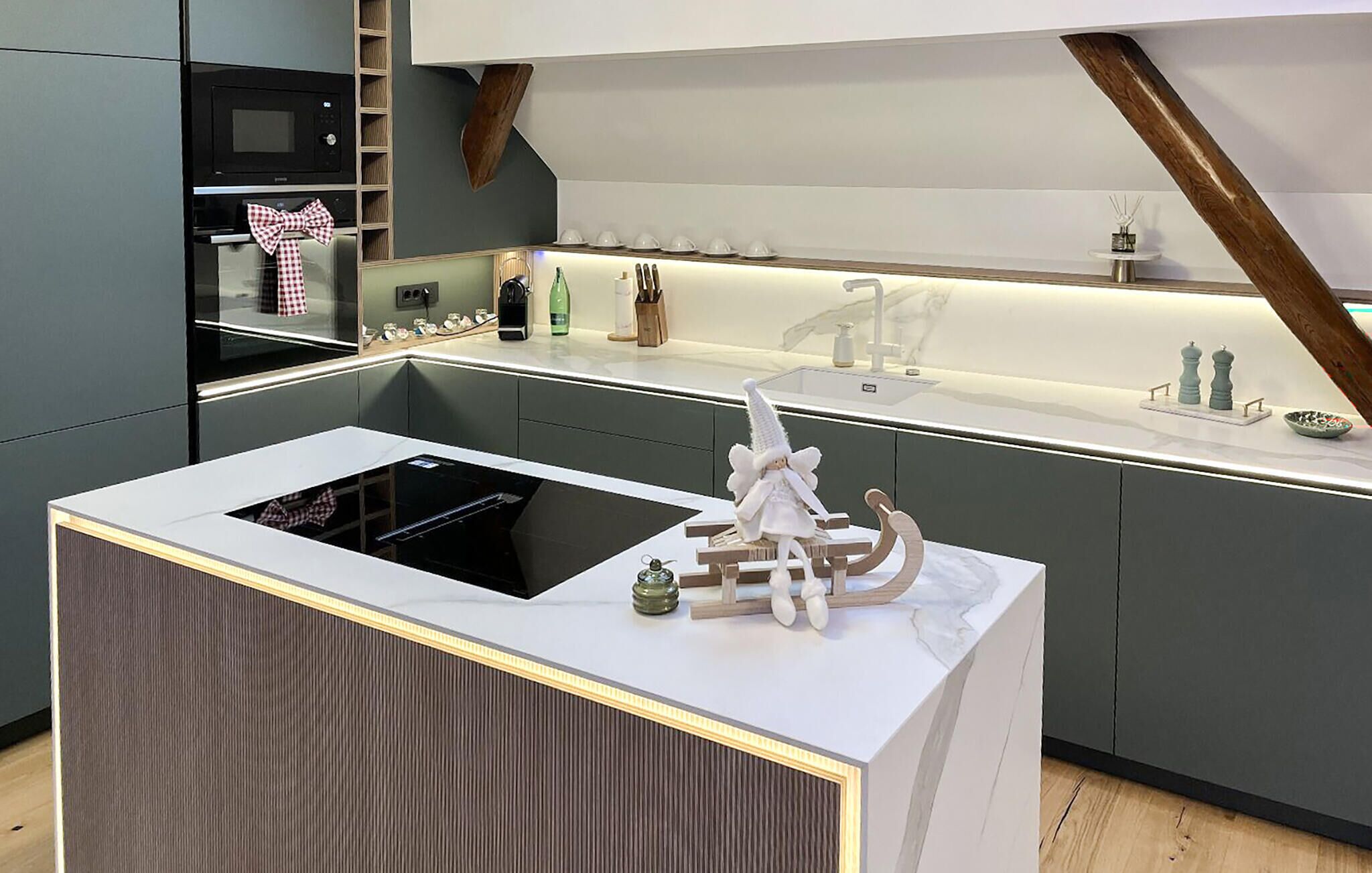 Kühlschrank, Mikrowelle, Ofen, Geschirrspüler