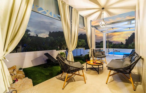 Luxurious home in Milna