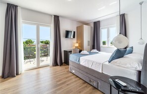4 chambres, fer et planche à repasser, lit parapluie, Wi-Fi gratuit