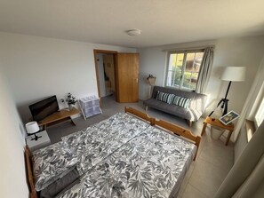 5 bedrooms, travel cot, WiFi, bed sheets