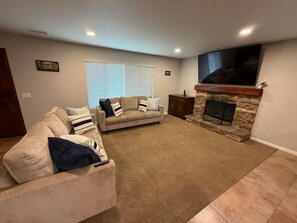 Smart TV - Delightful 2-bedroom house with AC in Temecula (Temecula)