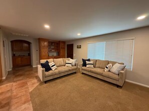Smart TV - Delightful 2-bedroom house with AC in Temecula (Temecula)