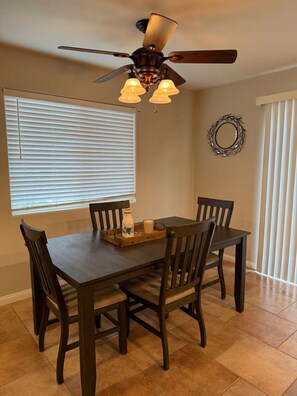 Dining - Delightful 2-bedroom house with AC in Temecula (Temecula)