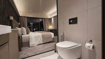 Deluxe Double Room, City View | Bathroom