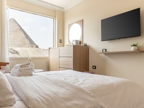 Room - Pyramids View 1BR Prime Location Clean & Bright (محافظة الجيزة)