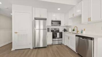 Luxury House, 2 Bedrooms, Non Smoking, Kitchen | Private kitchen