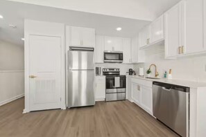 Luxury House, 2 Bedrooms, Non Smoking, Kitchen | Private kitchen