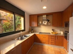 Fridge, microwave, oven, dishwasher - Casa Santani (Begur, Sa Tuna) (Sa Tuna, Begur)