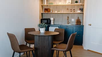 Loft Confort, 1 cama Queen size y sofá cama, para no fumadores | Restaurantes