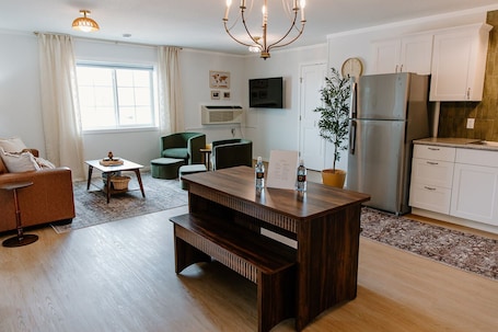 Premium Loft, Non Smoking, City View | Free WiFi. Lofts on Main