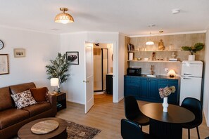 Deluxe Loft, Non Smoking, City View | Living area