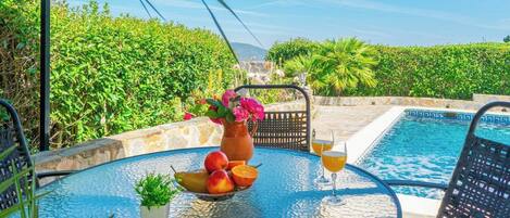 屋外ダイニングエリア