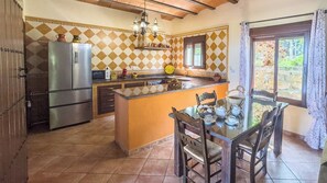 Fridge, microwave, oven, stovetop - Los Rosales del Jaral El Gastor by Ruralidays (Cádiz)