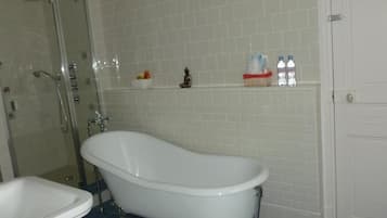 Luxury Suite, Balcony, Garden View | Bathroom