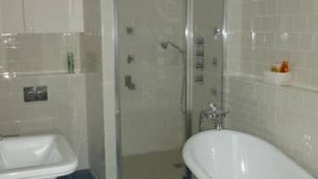 Luxury Suite, Balcony, Garden View | Bathroom