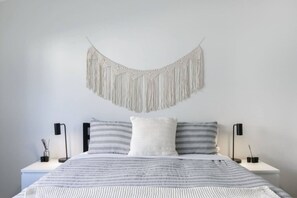 1 habitación, tabla de planchar con plancha, cuna de viaje y wifi 
