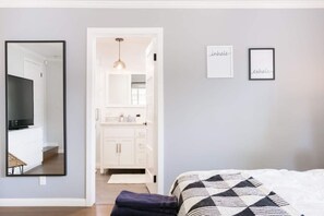 1 habitación, tabla de planchar con plancha, cuna de viaje y wifi 
