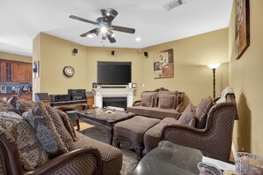 Living area - Spacious 3-bedroom townhome minutes from the Augusta National (Augusta)