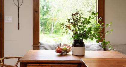 Hudson Pond · Garden Queen Suite · GF Breakfast
