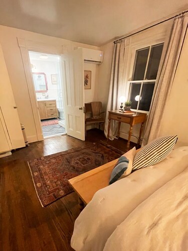 Hudson Pond · Garden Queen Suite · GF Breakfast