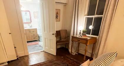 Hudson Pond · Garden Queen Suite · GF Breakfast