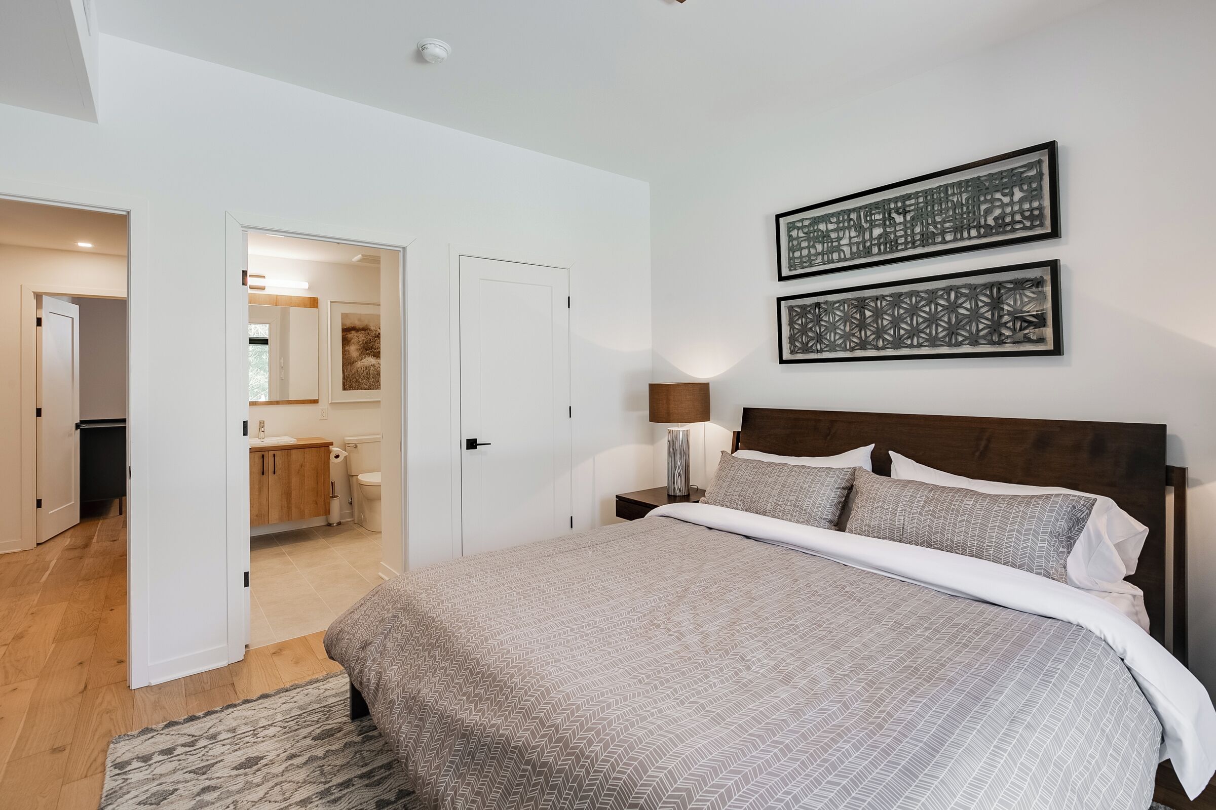 Apartamento Deluxe, patio, vistas al jardín | Tabla de planchar con plancha y wifi gratis
