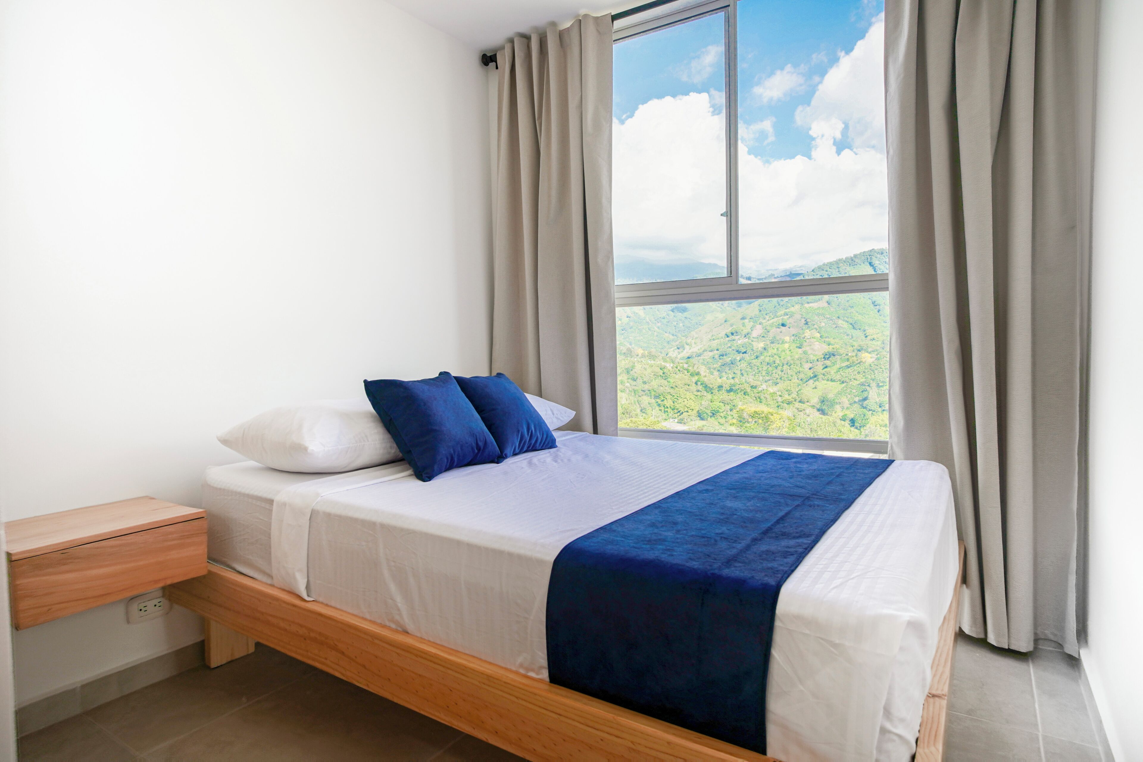 Apartamento luxo, sacada, vista para a montanha