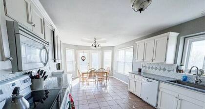 28 Acre Country Escape. Perfect for UCM Graduation or KC World Cup Fans!