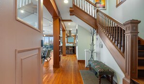 Lobby - Tatalias House (Seattle)