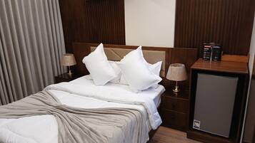 Desk, laptop workspace, iron/ironing board, free WiFi