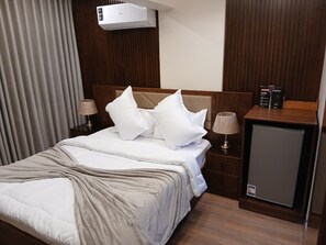 Desk, laptop workspace, iron/ironing board, free WiFi - Montazah Castle (Alexandria)