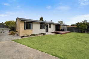 Exterior - Charming Oasis in Central Cromwell, NZ (Cromwell)