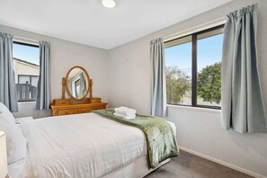 Room - Charming Oasis in Central Cromwell, NZ (Cromwell)