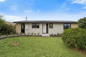 Exterior - Charming Oasis in Central Cromwell, NZ (Cromwell)