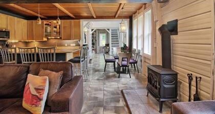 The Old Maine Barn - Near Acadia & Bar Harbor