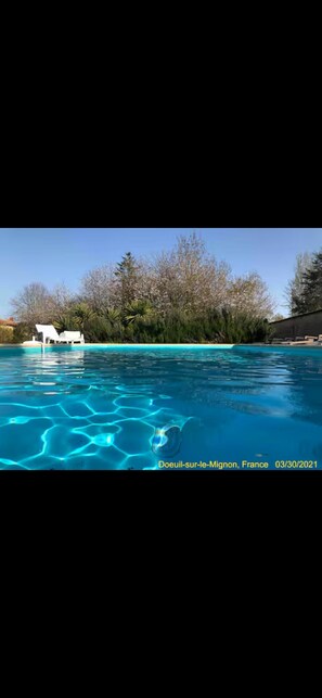 Piscina a l'aire lliure i piscina climatitzada 