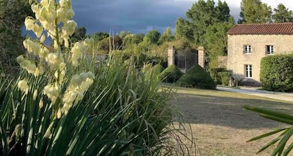 Grand gßte (+20 personne) avec piscine chauffée.