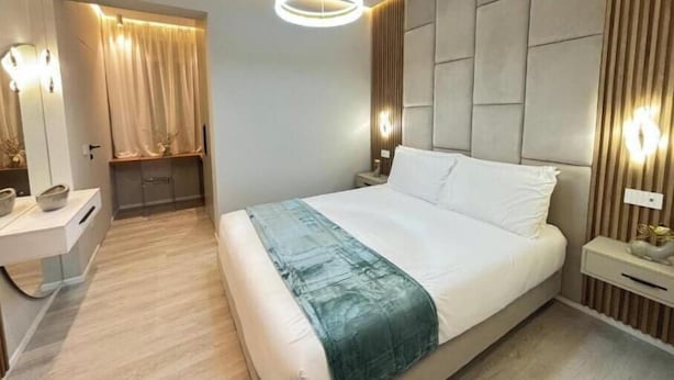 1 bedroom, iron/ironing board, WiFi, bed sheets - The Three Diamonds – Queen Deluxe Room Just Steps from the Sea (Cesenatico)