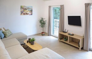 TV - 2 bedroom stunning home in Krusevo (Krusevo)